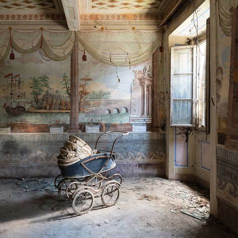 Abandoned villa - Nicola Bertellotti photographer #lost #decay #abandoned #urbex Photorealism, Abandoned Places, Color Photography, Architecture Photography, Realism, Buy Art, Paper Art, Saatchi Art, Photographic Print