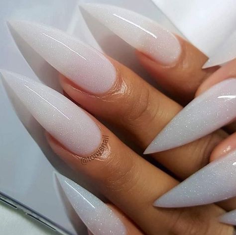 Celebrate the turn of fall to winter with these snowy white nail designs. White Stiletto Nails, Acrylic Nails Stiletto, Stiletto Nails Short, Maquillage On Fleek, Unghie Nail Art, Milky Nails, Stiletto Nail Art, Stiletto Nails Designs, White Nail Designs