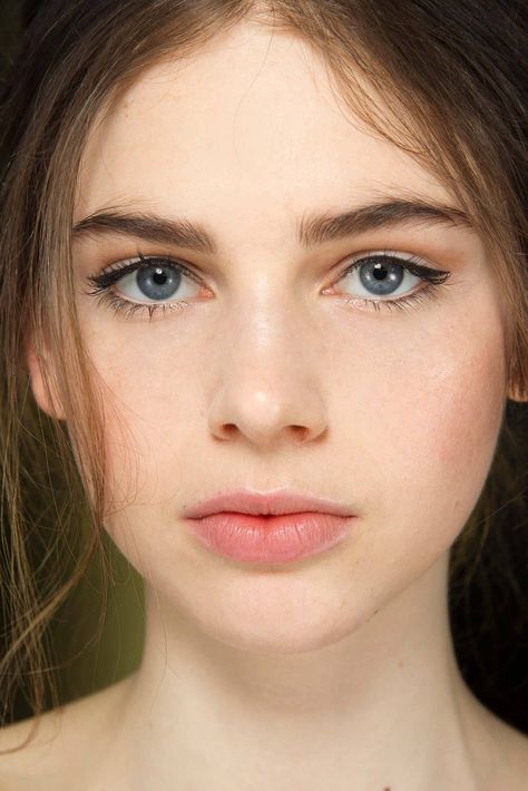 Model Irama Spies Dolce & Gabbana Fall 2014 Ready-to-Wear Beauty Photos - Vogue #naturalmakeup Blue Eyes, Brown Hair, Close Up, A Woman, Makeup, Hair, Blue, Make Up