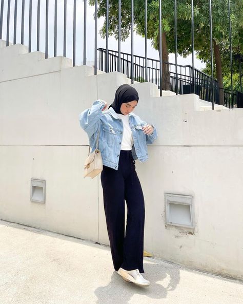 Ootd Jacket Jeans Hijab, Jeans Jacket Outfit Hijab, Hijab Outfit Jeans, Cropped Denim Jacket Outfit, Hijab Outfit Summer, Hijab Jeans, Shawl Outfit, Hijab Fashion Summer, Jacket Outfit Women