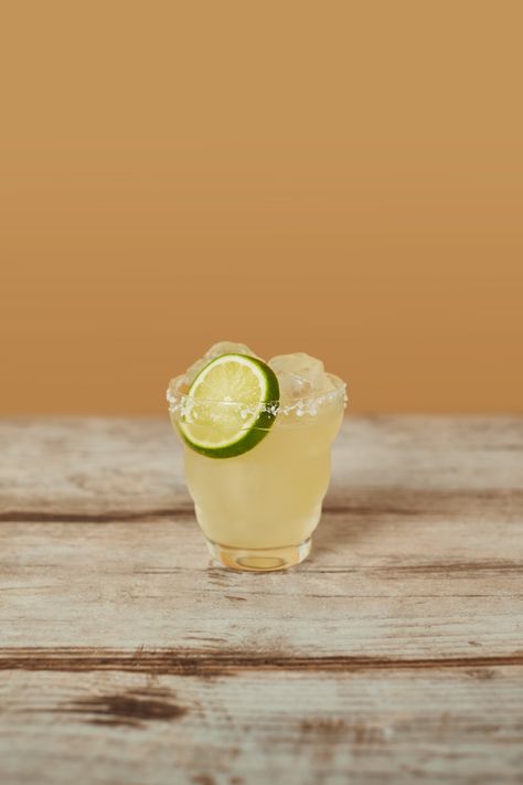 Non Alcoholic Spirits, Ginger Cocktails, Margarita Ingredients, Special Drinks, Citrus Cocktails, Cocktails To Try, Spiced Pear, Non Alcoholic Cocktails, Alcoholic Cocktails