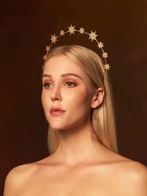 If Helion had a daughter.. Sun Crown Wedding, Bride Halo Crown, Star Halo Crown, Diy Celestial Crown, Diy Halo Headband, Star Goddess Outfit, Halo Crown Hairstyles, Halo Crown Silver, Sun And Moon Goddess Costume