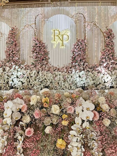 Nikah Decoration, Dekor Lamaran, Nikah Decor, Wedding 101, Plan Wedding, Dream Wedding Reception, Transportation Crafts, Wedding Stage Decor, Flower Wall Wedding