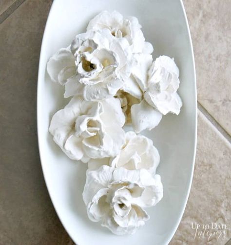 Plaster Of Paris Flowers, Global Eclectic Decor, Plaster Flowers, Fall Decor On A Budget, Diy Paris, Diy Seasonal Decor, Paris Crafts, Paris Flowers, Diy Step