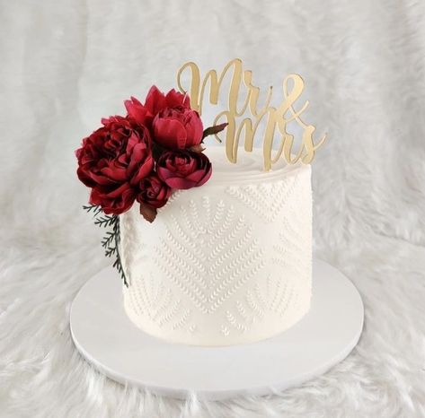 Homecoming Cake Designs, 1tier Wedding Cake, Red Cake Design, 1 Tier Wedding Cakes, Single Tier Wedding Cake, 1st Anniversary Cake, Anchor Cakes, Wedding Cake Designs Simple, Fruit Wedding Cake