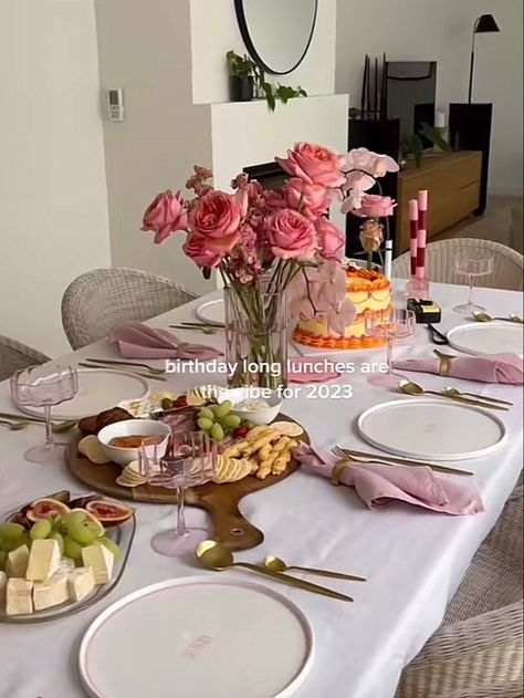 Dinner Party Table Settings, Spring Birthday Party, Fairy Garden Birthday Party, Harry Birthday, Birthday Lunch, Cute Birthday Pictures, Birthday Dinner Party, Pink Birthday Party, Dinner Party Table