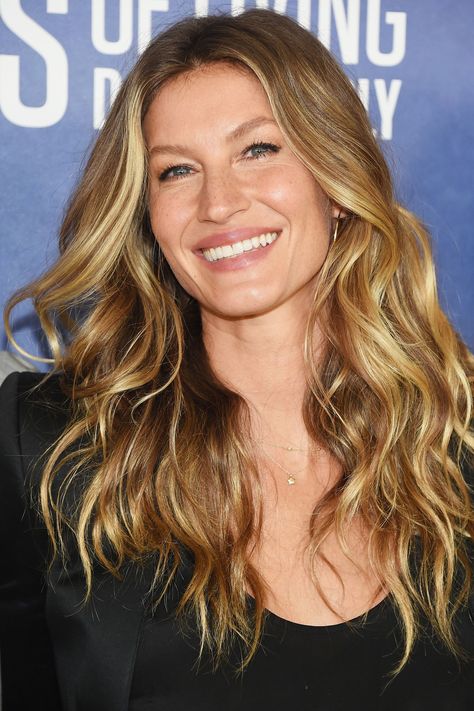 Gisele Bündchen- HarpersBAZAAR.com Giselle Bündchen, Gisele Bundchen Hair, Dark Blonde Hair Color, Dark Blonde Hair, Tilda Swinton, Gisele Bündchen, Work Hairstyles, Gisele Bundchen, Vogue Australia