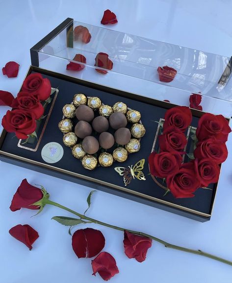 I Love You Boxes With Roses, Ferrero Rocher Inspired Recipes, Flowers For Girlfriend, Edible Fruit Arrangements, Red Flower Bouquet, Roses Bouquet Gift, Chocolate Covered Strawberry Recipe, Luxury Flower Bouquets, Heart Gift Box