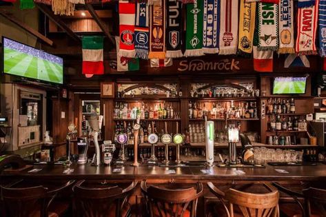 Vintage Sports Bar, Football Pub, Sport Bar Design, Garden Pub, Sports Pub, Game Room Basement, Old Pub, Pub Bar, Sports Bar