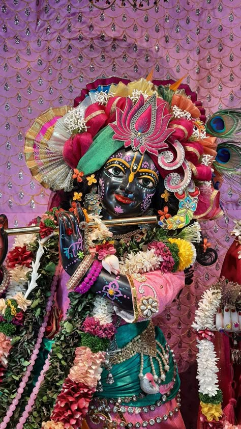 Lord Krishna Aesthetic Wallpaper Iphone, Krishna Ji Photo, Krishna Asthetic Pic, Krishna Wallpapers Aesthetic, Santan Dharma, Shivratri Wallpaper, Janmashtami Photos, Krishna Bhakti, Iskcon Krishna