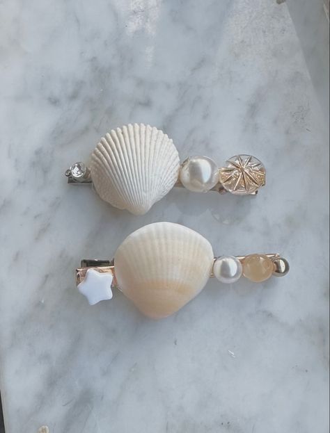 seashells hair clips Seashell Hair Clips Diy, Seashell Hair Pins, Shell Hair Pin, Shell Hair Clips Diy, Sea Shell Hair Accessories, Seashells Accessories, Diy Pearl Hair Accessories, Seashell Hair Accessories, Seashell Hair Clips