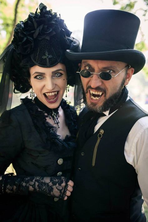 Got to love vampiric Victorians - at Viona's Victorian Picnic during WGT Halloween Victorian Costume, Gothic Victorian Halloween Costume, Victorian Goth Couple, Victorian Vampire Couple Costume, Gothic Victorian Costume, Steampunk Vampire Costume, Victorian Vampire Aesthetic Outfit, Victorian Vampire Outfit, Vampire Couple Costumes