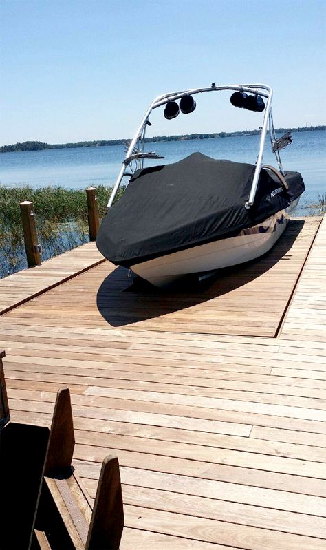 Boat Lift Dock, Boathouse Design, Boat Garage, Boat Navigation, Dock Accessories, Lake Dock, Boat Ideas, Shore House, Floating Dock