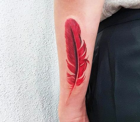 Tattoo photo - Feather tattoo by Ilaria Tattoo Art Red Feather Tattoo, Feather Tattoo Art, Red Indian Tattoo, Eagle Feather Tattoos, Feather Tattoo Meaning, Indian Feather Tattoos, Hippie Tattoo, Feather Tattoo Design, Bird Feather