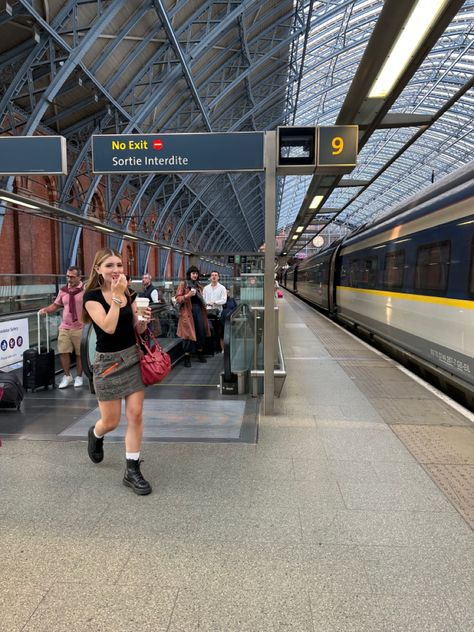 Train Travel Europe, Train Selfie, Eurostar Train, Alien 2, Paris Trip, St Pancras, Paris Aesthetic, Paris London, Europe Summer