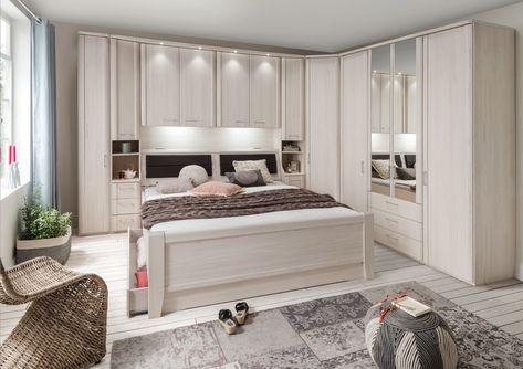 Design Ložnic, Italian Bedroom, Italian Bedroom Sets, Bedroom Cupboards, Corner Wardrobe, Fitted Bedrooms, Wardrobe Design Bedroom, Comfortable Bedroom, Bedroom Wardrobe