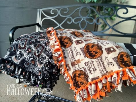 Tied Blankets Diy No Sew, Fall Diy Blankets, Fall Blanket Diy, Diy Fleece Blanket, Tie Knot Blanket Ideas, Making Blankets, Diy Fall Blankets, Halloween Knot Blanket, Halloween Diy Blanket