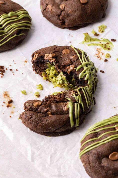 Beautiful Baked Goods, Pistachio Butter Cookies, Dubai Cookies, Pistachio Butter Recipe Ideas, Dubai Chocolate Cookie, Rectangle Cookies, Pistachio Chocolate Bar, Cookies With Filling, Holiday Pastries