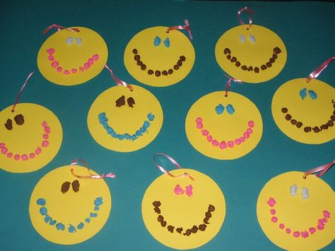 Smiley faces ♡♡ Smiley Face Crafts Preschool, Smiley Craft Ideas, Happy Face Crafts Preschool, Smile Craft Preschool, National Smile Day Activities, Smiley Face Craft, Smile Day Activities For Kids, World Smile Day Activities For Kids, Smiley Classroom