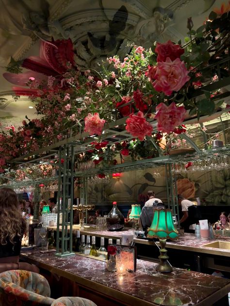 #utrecht #rubyrose #restaurant #dining #dinner #ideas #inspiration #lunch #chique #fancy #decor #perfect #color #colorful Restaurant Interior Design Creative, Pretty Interior Design, Flower Restaurant, Colorful Restaurant, Victorian Bar, Future Restaurant, Dream Restaurant, Fancy Decor, Luxury Bar