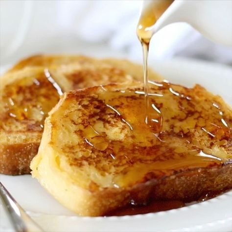 Recipes by Carina on Instagram: “French Toast 🍞⠀⠀⠀⠀⠀⠀⠀⠀⠀⠀⠀⠀⠀⠀⠀⠀⠀⠀ A classic for brunch, and it’s one of the easiest recipes to make.⠀⠀⠀⠀⠀⠀⠀⠀⠀⠀⠀⠀⠀⠀⠀⠀⠀⠀…” Delicious French Toast Recipe, Awesome French Toast Recipe, Weekend Brunch Recipes, Delicious French Toast, Easiest Recipes, Classic French Toast, Leftover Bread, Breakfast Toast, French Toast Recipe