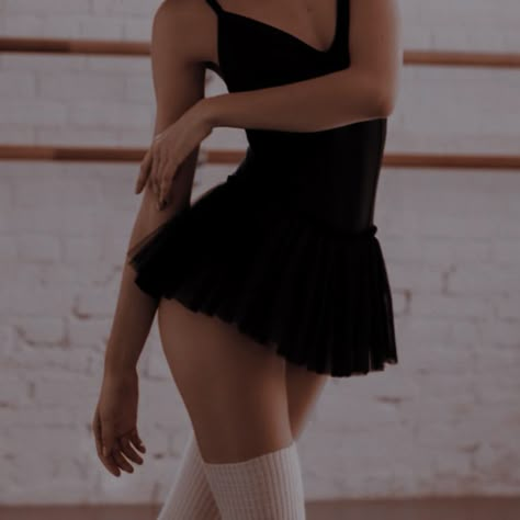 Feel Good Songs, Good Songs, Ballet Pictures, Ballet Beauty, Ballet Inspiration, Songs Playlist, Ballet Clothes, Dancing Aesthetic, Boost Your Mood