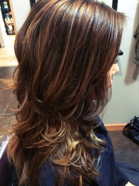 Brown And Chocolate Hair, Hair Color Ideas For Mexican Women, Bangs With Highlights, Rambut Brunette, Highlights Curly Hair, Brown Hair Inspo, Hair Color Streaks, Brunette Hair With Highlights, Hair Streaks