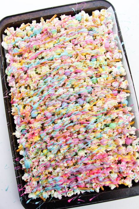 Easy Unicorn Party Food, 10th Birthday Food Ideas, Unicorn Birthday Party Snack Ideas, Unicorn Themed Food Birthday Ideas, Unicorn Popcorn Recipe, Cheap Unicorn Party Ideas, Unicorn Theme Snacks, Unicorn Party Dessert Table, Sprinkle Birthday Theme