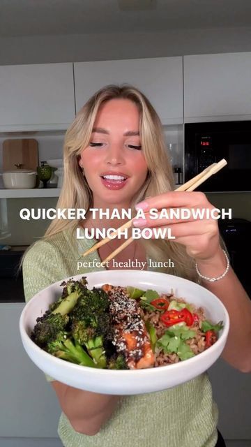 Emily English on Instagram: "✨MY QUICKER THAN A SANDWICH HEALTHY LUNCH BOWL✨ I honestly eat this at least 4 times a week at the moment. My go to, perfectly prepable and SO SO delicious. The dressing goes with any veg but I love it turns broccoli into the most amazing gnarly crispy bites making it SO addictive. Use precooked grains for ease, they are a great healthy carbohydrate and packed full of vitamins and fibre to feel fuller for longer! High in protein and filling fibre, simply swap the b Emily English Recipes, Healthy Filling Lunch, Brown Rice And Quinoa, Creative Salads, Rice And Quinoa, Sandwich Healthy, Emily English, Salmon And Broccoli, Foods Healthy