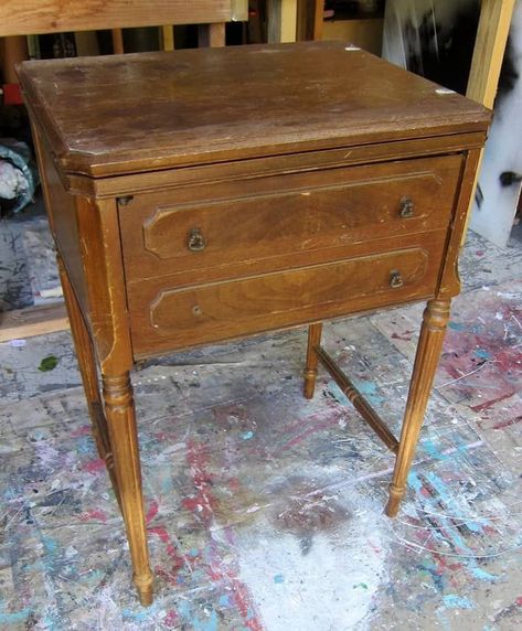 Upcycle Sewing Table, Refinish Sewing Machine Cabinet, Refinish Sewing Machine Table, Redo Sewing Machine Cabinet Ideas, Refurbished Sewing Table, Repurposed Sewing Table, Sewing Table Ideas Repurpose, Diy Sewing Machine Cabinet, Refinished Sewing Table