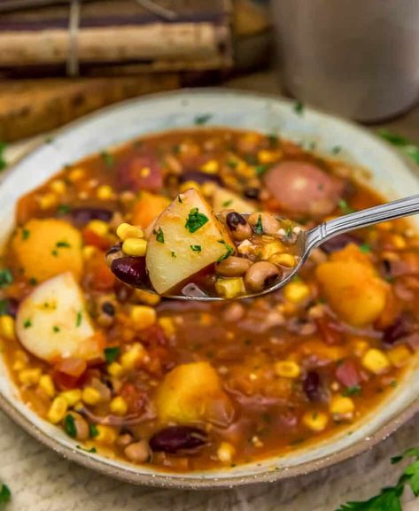 Low-fat, nutritious, and comforting, this Three Sisters Stew is brimming with plant powerhouse goodness and fragrant spices. #wholefoodplantbased #vegan #oilfree #glutenfree #plantbased | monkeyandmekitchenadventures.com 3 Sisters Soup, Three Sisters Stew, Three Sisters Soup, Autumn Soups, Wfpb Vegan, Monkey And Me Kitchen Adventures, Monkey And Me, Frozen Butternut Squash, Butternut Squash Chili