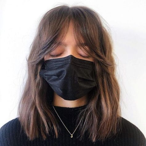 Collar Bone Hair Length With Curtain Bangs, Lob How To Style, Lob Hair Curtain Bangs, Middle Part Lob Curtain Bangs, Curtain Bangs And Lob, Textured Long Bob Straight Hair, Bangs With Center Part, Dark Bob With Curtain Bangs, One Length Lob With Curtain Bangs