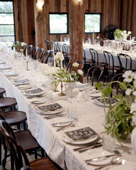 Swoon worthy tablescapes that make your heart skip a beat.. It’s a yes from me! ✨ Extra tall taper candles near the bride and groom ✨ mix match vases in the same tone/colour ✨No matchy-matchy so it feels natural and organic ✨en masse style arrangements that feel effortlessly ethereal Yum yum yum!! Legend on the lens @jamessimpsonweddings Venue is the gorgeous @greyleigh.kiama Greyleigh Kiama, Sydney Wedding, Taper Candles, Mix Match, Wedding Florist, Tablescapes, Instagram Feed, Vase, Candles