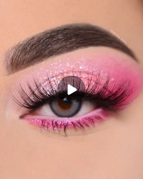 Magenta Eye Makeup, Pink Smokey Eye Makeup, Pink Eyeshadow Looks, Eyeshadow Inspiration, Pink Smokey Eye, Pink Eyeshadow Look, Instagram Skincare, Wedding Renewal, Smokey Eye Makeup Tutorial