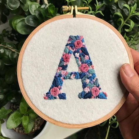 Hand Embroidery Letters, Week In Paris, Embroidery Letter, Embroidery Alphabet, Floral Embroidery Patterns, Basic Embroidery Stitches, Embroidery Letters, Pola Sulam, Hand Embroidery Projects