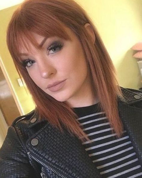 Red Hair Trends, Straight Hairstyles Medium, Short Straight Hair, Auburn Hair, Hair Envy, Grunge Hair, A Mirror, Ginger Hair, Hairstyles With Bangs