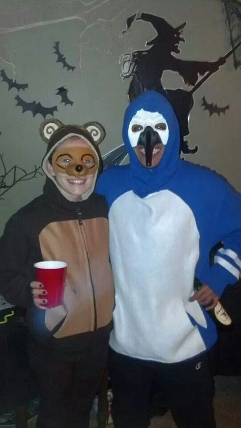 Regular Show Costumes, Rigby Regular Show, Aesthetic Apps Games, Easy Diy Clothes, Duo Halloween Costumes, Cute Couple Halloween Costumes, Regular Show, Halloween Inspo, Cute Halloween Costumes