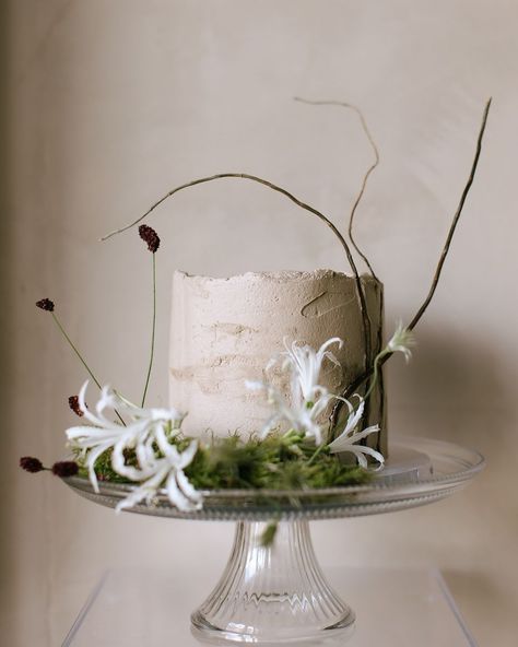 Wedding Chicks® | Wabi-Sabi Wedding Ideas Embracing imperfection and finding beauty in the incomplete, Wabi-Sabi teaches us to appreciate the simplicity and… | Instagram Wabi Sabi Wedding, Embracing Imperfection, Wedding Dessert, Wedding Chicks, Wedding Desserts, Find Beauty, Wabi Sabi, Wedding Inspiration, Wedding Ideas