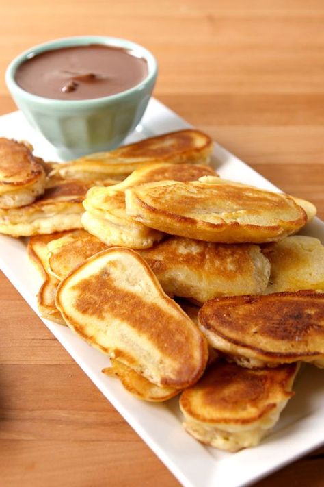 Pancake Dippers, Easy Banana Pancakes, Pumpkin Spice Pancakes, Chocolate Dipping Sauce, Banana Pancake, Diner Recipes, Recipes Christmas, Sweet Food, Banana Pancakes