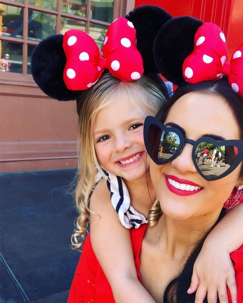 980.2k Followers, 757 Following, 4,600 Posts - See Instagram photos and videos from Rach Parcell (Pink Peonies) (@rachparcell) Disney Grand Californian Hotel, Disneyland Pictures, Disney Photo Ideas, Disney Mom, Disney World Outfits, Disneyland Outfits, Outfit Collage, Disney Photos, Disney Junior