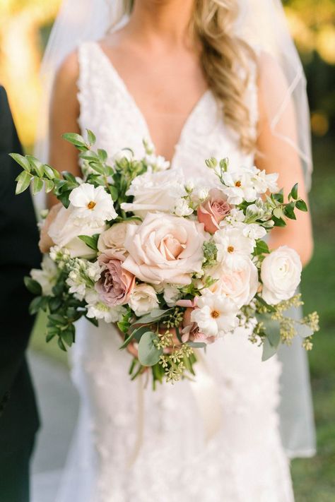 Light Pink Bridal Bouquet, Bride Bouquet Pink, Garden Style Wedding, Luxury Wedding Flowers, Blush Bouquet Wedding, Blush Bridal Bouquet, Bridal Bouquet Spring, Pink And White Weddings, Light Pink Wedding