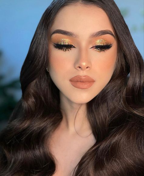 Quince Mom Makeup, Social Glam Makeup, Makeup Buchifresa, Buchona Makeup, Princes Makeup, Makeup Soft Glam, Makeup Social, Soft Glam Look, Birthday Makeup Looks