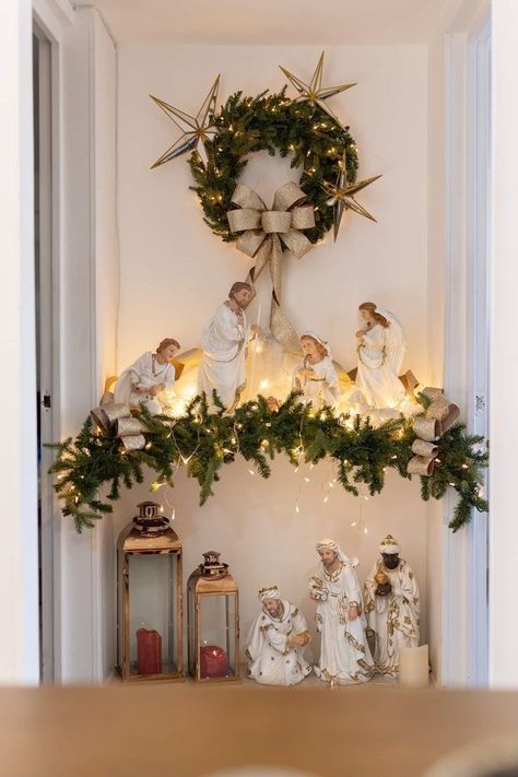 Christmas Jesus Decoration, Modern Nativity Scene, Crib Decoration Ideas Christmas, Nativity Decorating Ideas, Belen Christmas Decor Diy, Nativity Decorations Christmas, Nativity Scene Decor Ideas, Christmas Crib Ideas At Home Diy, Christmas Belen