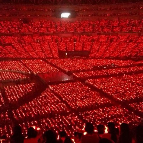 Tvxq red ocean Concert Crowd, Red Ocean, Dream Music, Singing Career, Concert Stage, Concert Aesthetic, Red Moon, Red Aesthetic, Stage Design