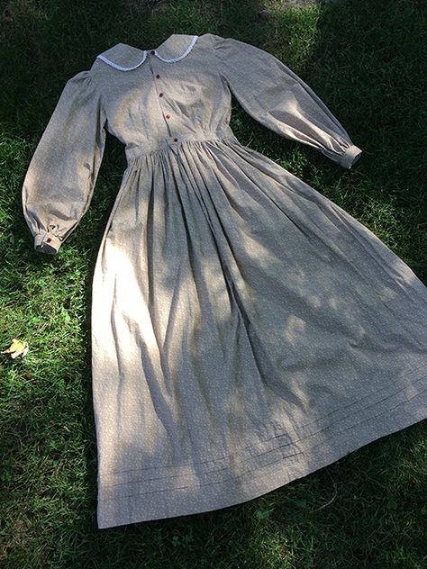 Linen Prairie Dress, Little House On The Prairie Costume, 1885 Fashion, Prairie Goth, Prairie Outfit, Prairie Dress Pattern, Little House On The Prairie Dress, Laura Core, Caroline Ingalls