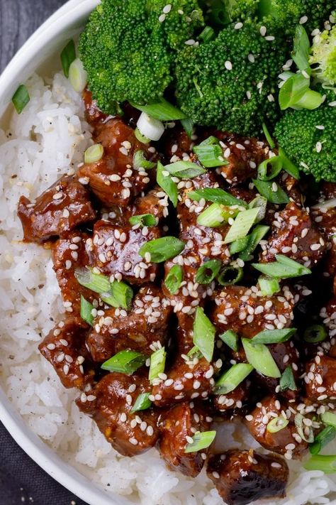 This beef teriyaki stir fry bowl is perfect for quick weeknight dinners, pairing tender teriyaki beef with fresh broccoli. Try this beef teriyaki recipe for a delicious beef and broccoli dish that’s easy to make. Perfect for any night, this steak and broccoli teriyaki beef and broccoli recipe is a must-try! Spicy Steak Bites, Steak Bowl Recipe, Teriyaki Steak Bites, Steak Bowls, Pork Side Dishes, Teriyaki Steak, Beef Teriyaki, Kinds Of Steak, Steak And Broccoli