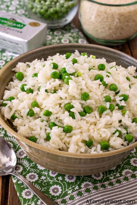 Rice Pilaf With Peas, Rice With Peas Recipes, Peas And Rice Recipe, Rice With Butter, Buttered Rice, Rice With Peas, Rice Recipes Side, Pasta Peas, Family Feast Recipes