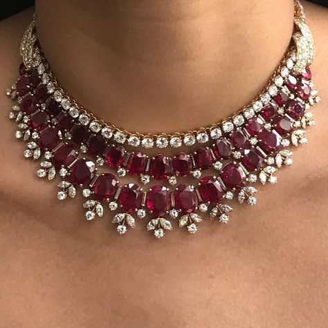 Fabulous Burmese ruby necklace by Van Cleef & Arpels, Estimate $400,000-600,000. Our Magnificent Jewels auction in Geneva begins today at… Real Ruby Necklace, Ruby Diamond Necklace, Pink Diamond Jewelry, Bridal Jewellery Inspiration, Kundan Jewellery Bridal, Neck Pieces Jewelry, Burmese Ruby, Garnet Jewelry, Ruby Necklace