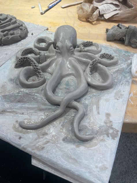 Clay Art Wallpaper, Clay Crafts Octopus, Octopus Made Out Of Clay, Clay Art Octopus, Clay Crafts Ideas Sculpture, Big Clay Projects Ideas, Ceramic Sculptures Ideas, Octopus Pottery Ideas, 3d Art Inspiration