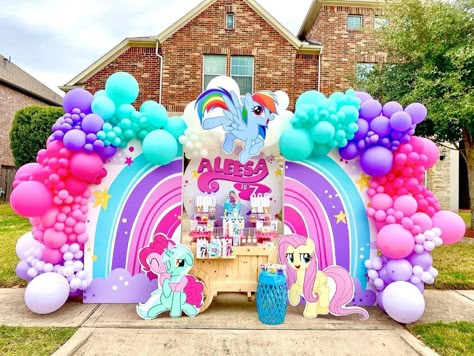 My Little Pony Birthday Party Ideas, My Little Pony Birthday Party Decorations, My Little Pony Party Ideas, My Little Pony Cake, My Little Pony Birthday Party, Little Pony Cake, Little Pony Birthday Party, Unicorn Themed Birthday Party, Pony Cake